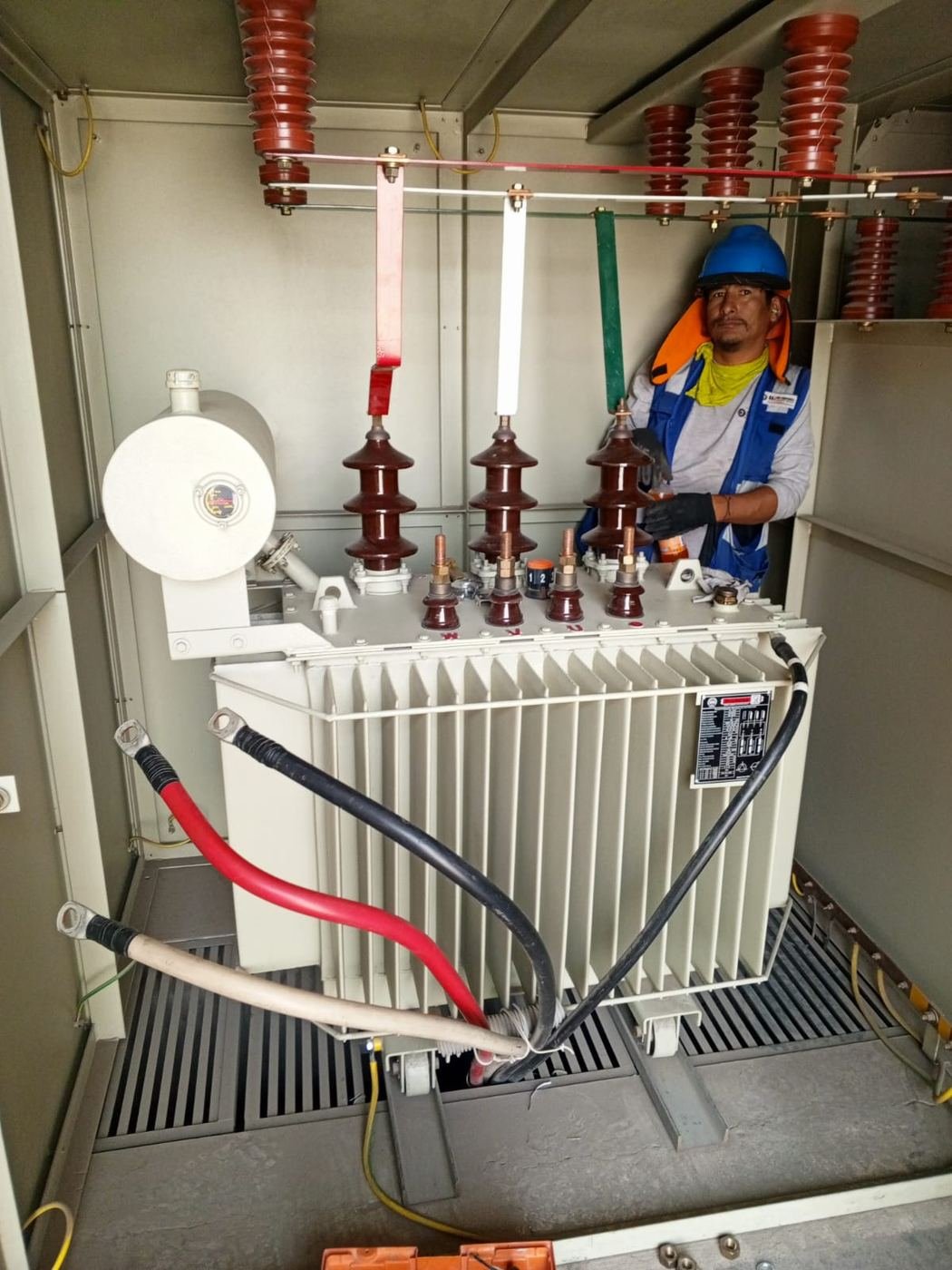 Mantenimiento de subestación eléctrica en Megamadsa Industrial SAC